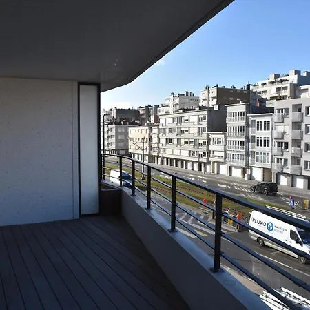 Lichtrijk 2-slaapkamerappartement Met Zeezicht En Gratis Parking 아파트 *