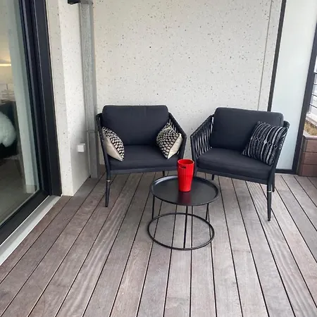 Lichtrijk 2-slaapkamerappartement Met Zeezicht En Gratis Parking 아파트 *