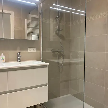 Lichtrijk 2-slaapkamerappartement Met Zeezicht En Gratis Parking 오스텐드