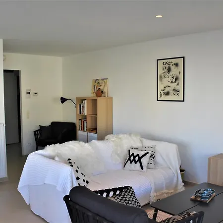 Apartment Lichtrijk 2-slaapkamerappartement Met Zeezicht En Gratis Parking