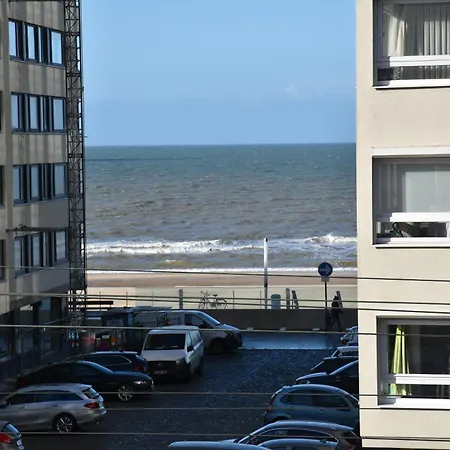 Lichtrijk 2-slaapkamerappartement Met Zeezicht En Gratis Parking
